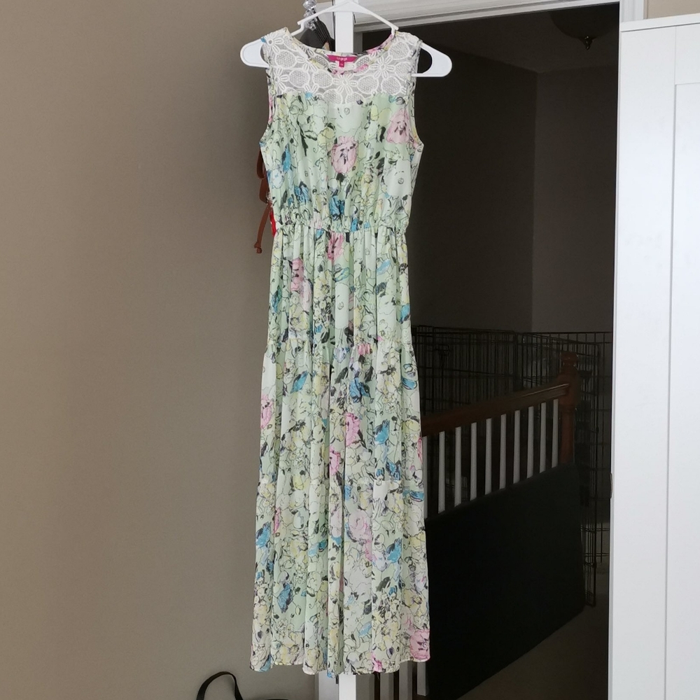 SOLD! Cute flowy long dress